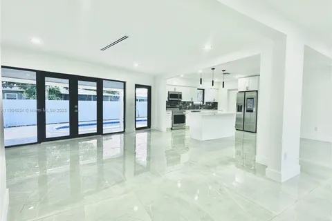 20 NE 135th St, North Miami FL 33161