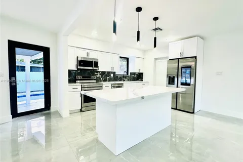 20 NE 135th St, North Miami FL 33161