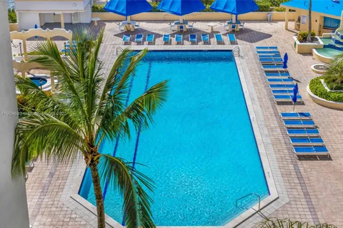 7601 E Treasure Dr # 1021, North Bay Village FL 33141