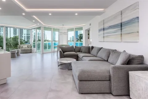 3370 Hidden Bay Dr # 303, Aventura FL 33180