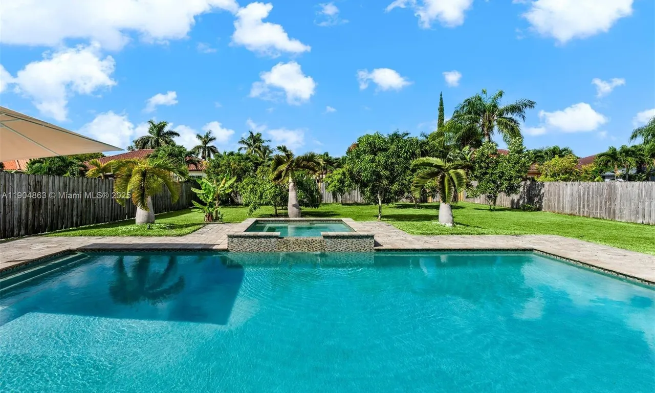 17080 SW 92nd Ct, Palmetto Bay FL 33157