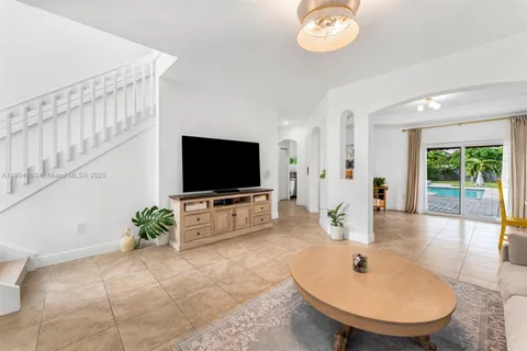 17080 SW 92nd Ct, Palmetto Bay FL 33157