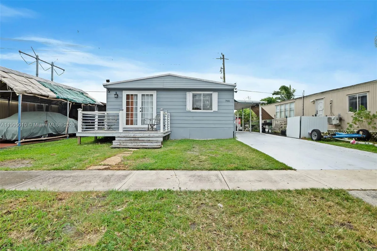 700 NW 219th Ave, Pembroke Pines FL 33029