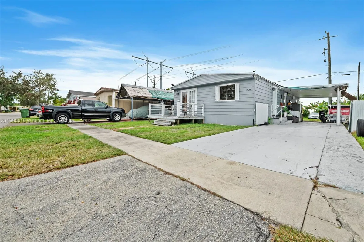 700 NW 219th Ave, Pembroke Pines FL 33029