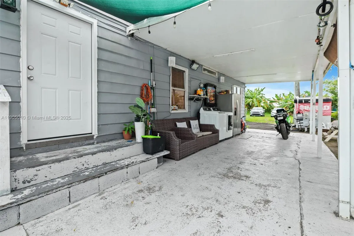 700 NW 219th Ave, Pembroke Pines FL 33029