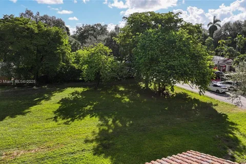 129 NE 87th St, El Portal FL 33138