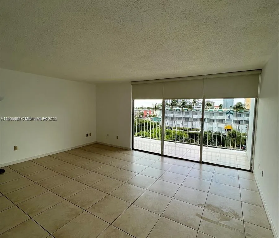 1865 79th St Cswy # 4L, North Bay Village FL 33141