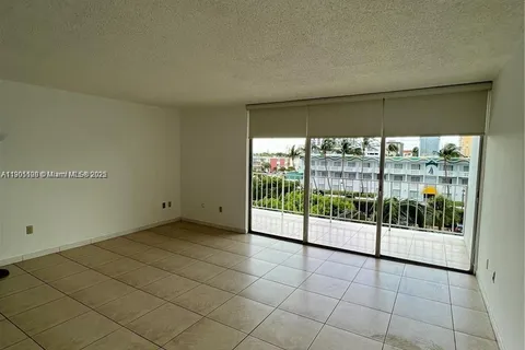 1865 79th St Cswy # 4L, North Bay Village FL 33141