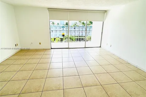 1865 79th St Cswy # 4L, North Bay Village FL 33141