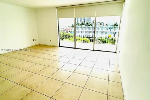 1865 79th St Cswy # 4L, North Bay Village FL 33141