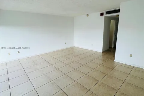 1865 79th St Cswy # 4L, North Bay Village FL 33141