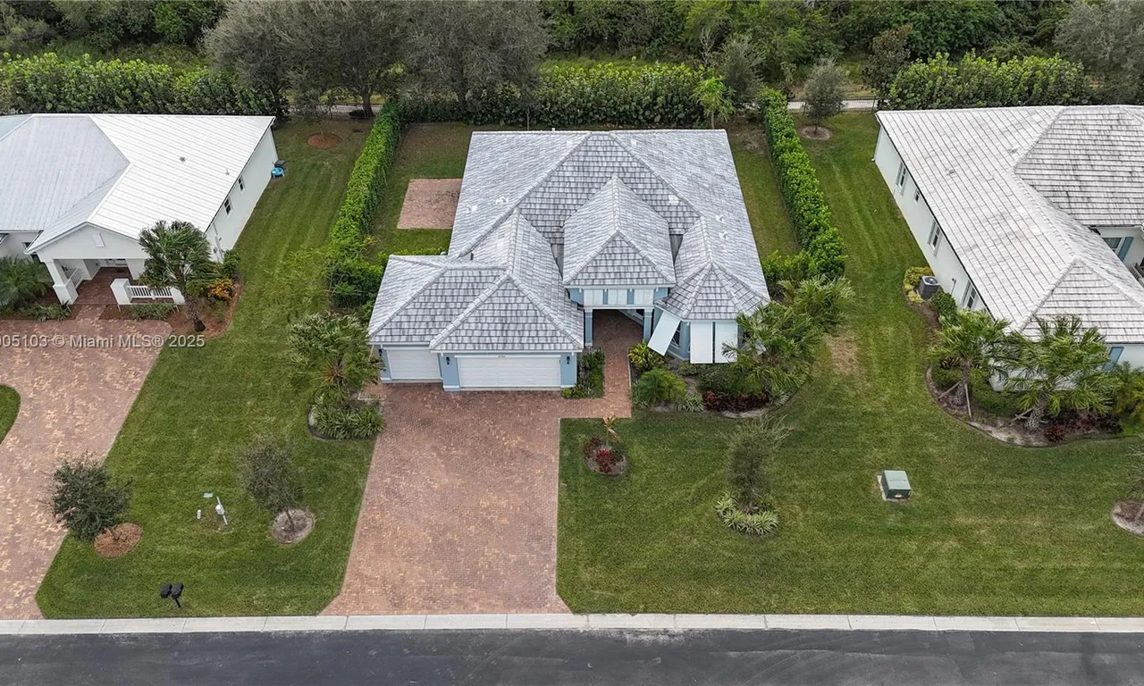 2547 Saint Lucia Cir, Vero Beach FL 32967