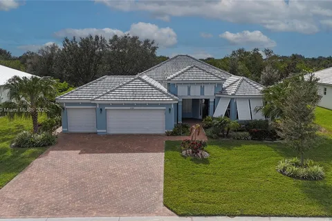 2547 Saint Lucia Cir, Vero Beach FL 32967