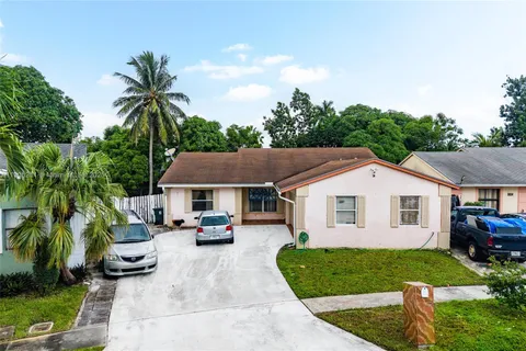 5930 W Lincoln Cir W, Lake Worth FL 33463