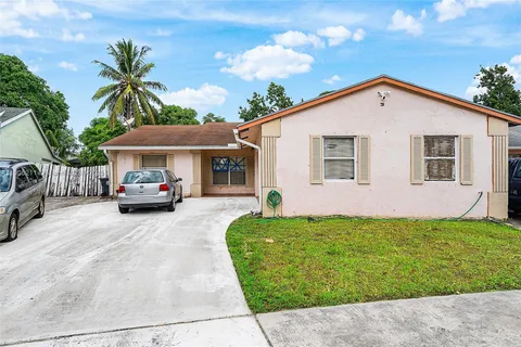 5930 W Lincoln Cir W, Lake Worth FL 33463