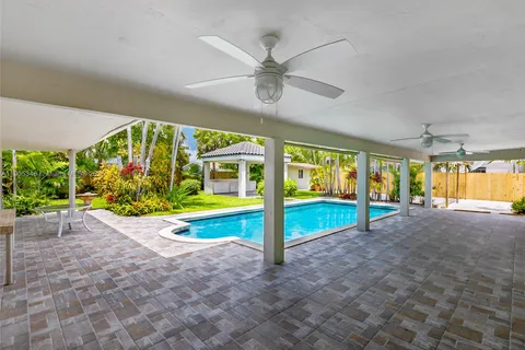 13820 SW 82nd Ave, Palmetto Bay FL 33158