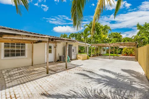 13820 SW 82nd Ave, Palmetto Bay FL 33158