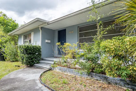 8201 YARDLEY AVE N, St Petersburg FL 33710