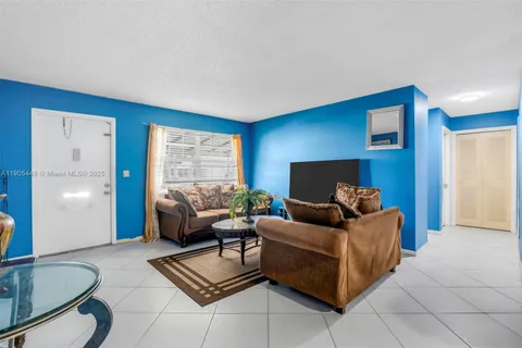 1005 SW 18th St, Boynton Beach FL 33426