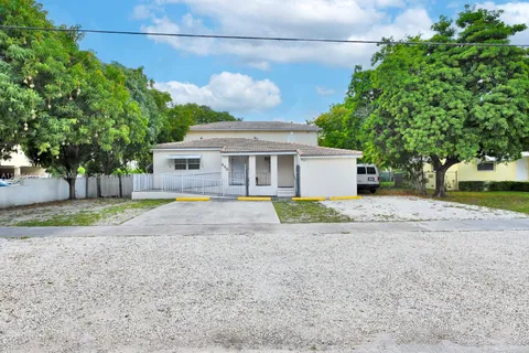 660 Miller Dr, Miami Springs FL 33166