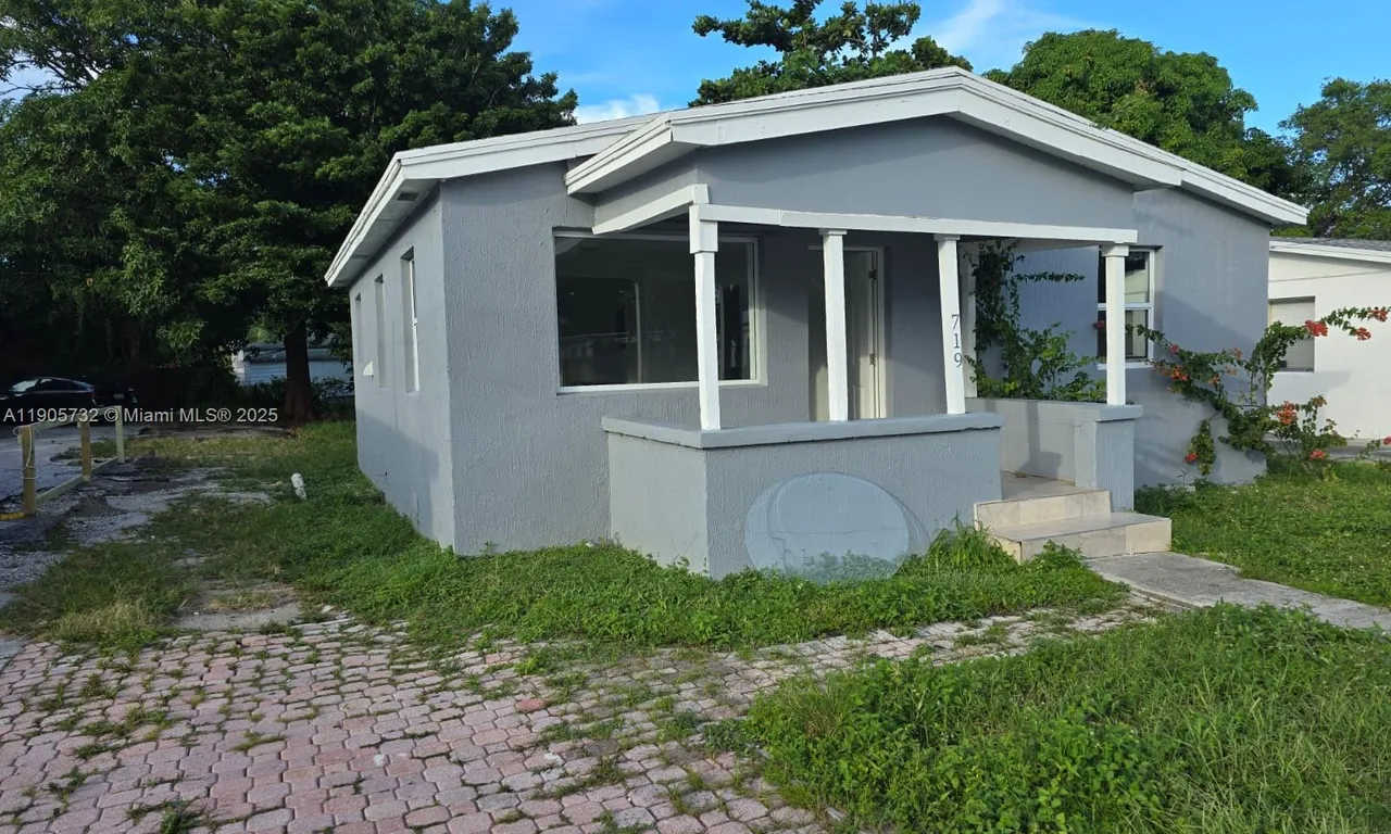 719 21st St, West Palm Beach FL 33407