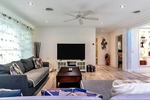 4521 NE 15th Ter, Oakland Park FL 33334