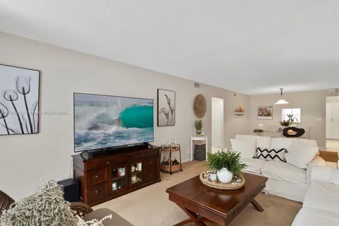 2004 Granada Dr # O2, Coconut Creek FL 33066