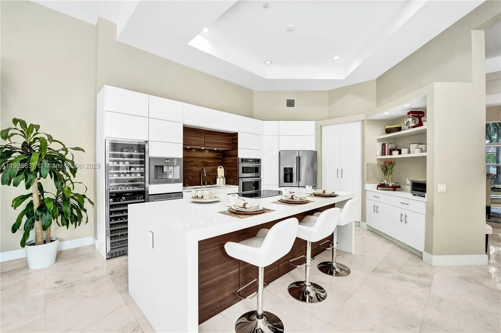 2557 NE Montclaire Cir, Weston FL 33327