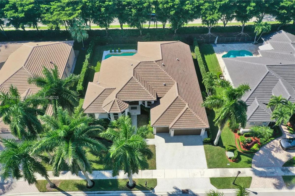 2557 NE Montclaire Cir, Weston FL 33327