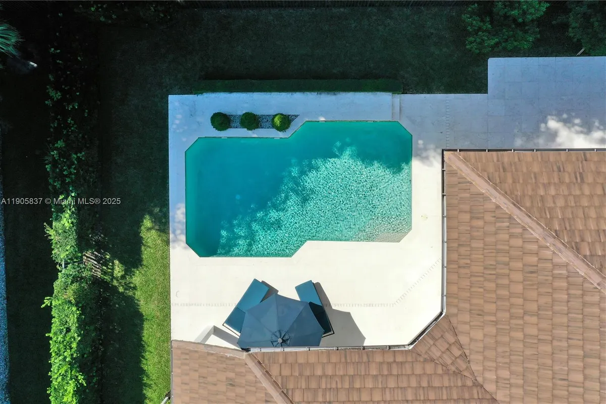 2557 NE Montclaire Cir, Weston FL 33327