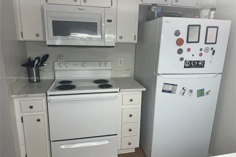 4000 SW 23rd St # 301, Gainesville FL 32608