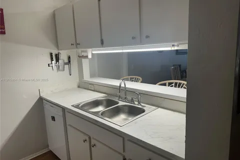 4000 SW 23rd St # 301, Gainesville FL 32608