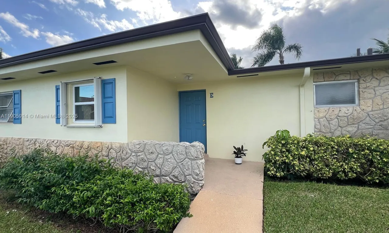 2844 Crosley Dr E, West Palm Beach FL 33415