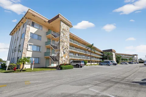 300 S Village Green Cir S # 407, Palm Springs FL 33461