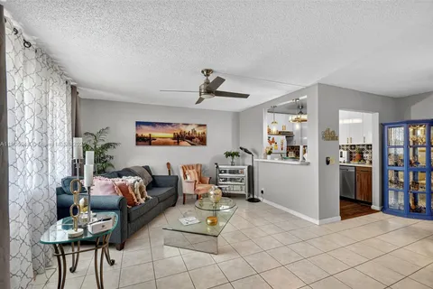 300 S Village Green Cir S # 407, Palm Springs FL 33461