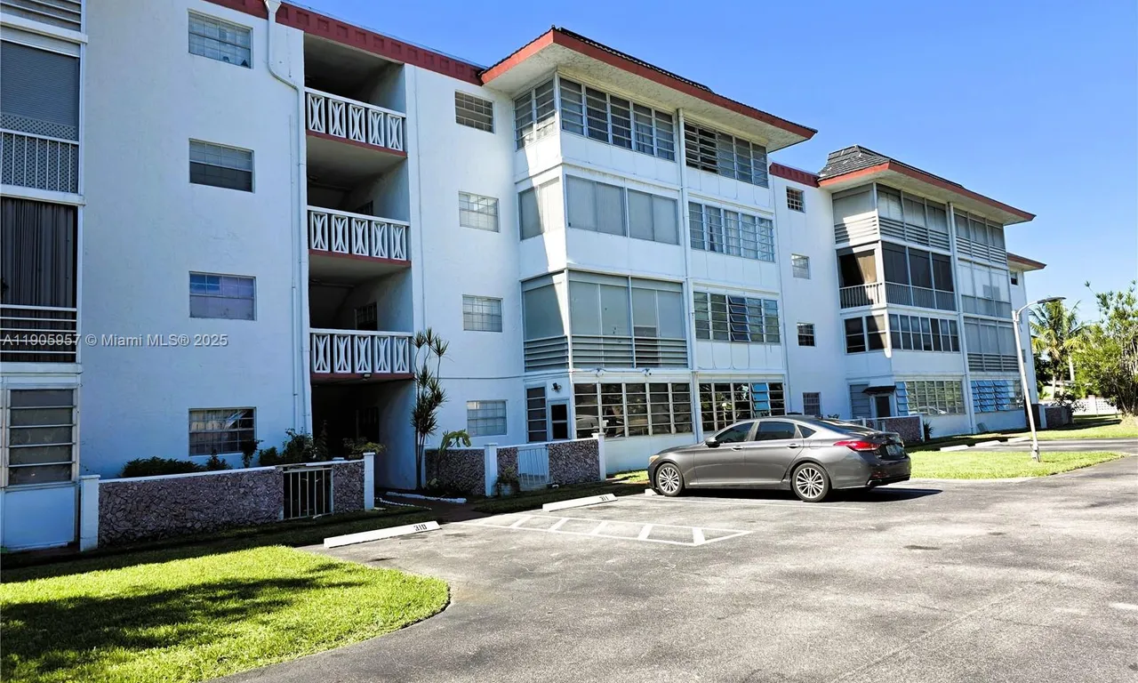 4140 NW 44th Ave # 411, Lauderdale Lakes FL 33319