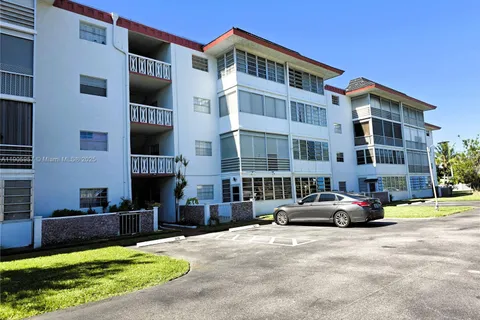 4140 NW 44th Ave # 411, Lauderdale Lakes FL 33319