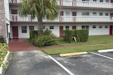 4140 NW 44th Ave # 411, Lauderdale Lakes FL 33319