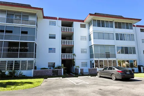 4140 NW 44th Ave # 411, Lauderdale Lakes FL 33319