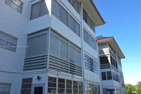 4140 NW 44th Ave # 411, Lauderdale Lakes FL 33319