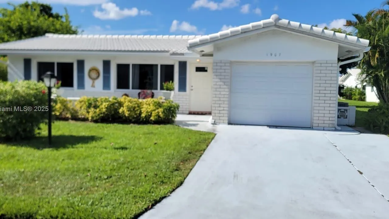 1907 SW 22nd Way, Boynton Beach FL 33426