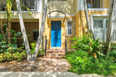 2891 S Greenleaf Cir, Boynton Beach FL 33426