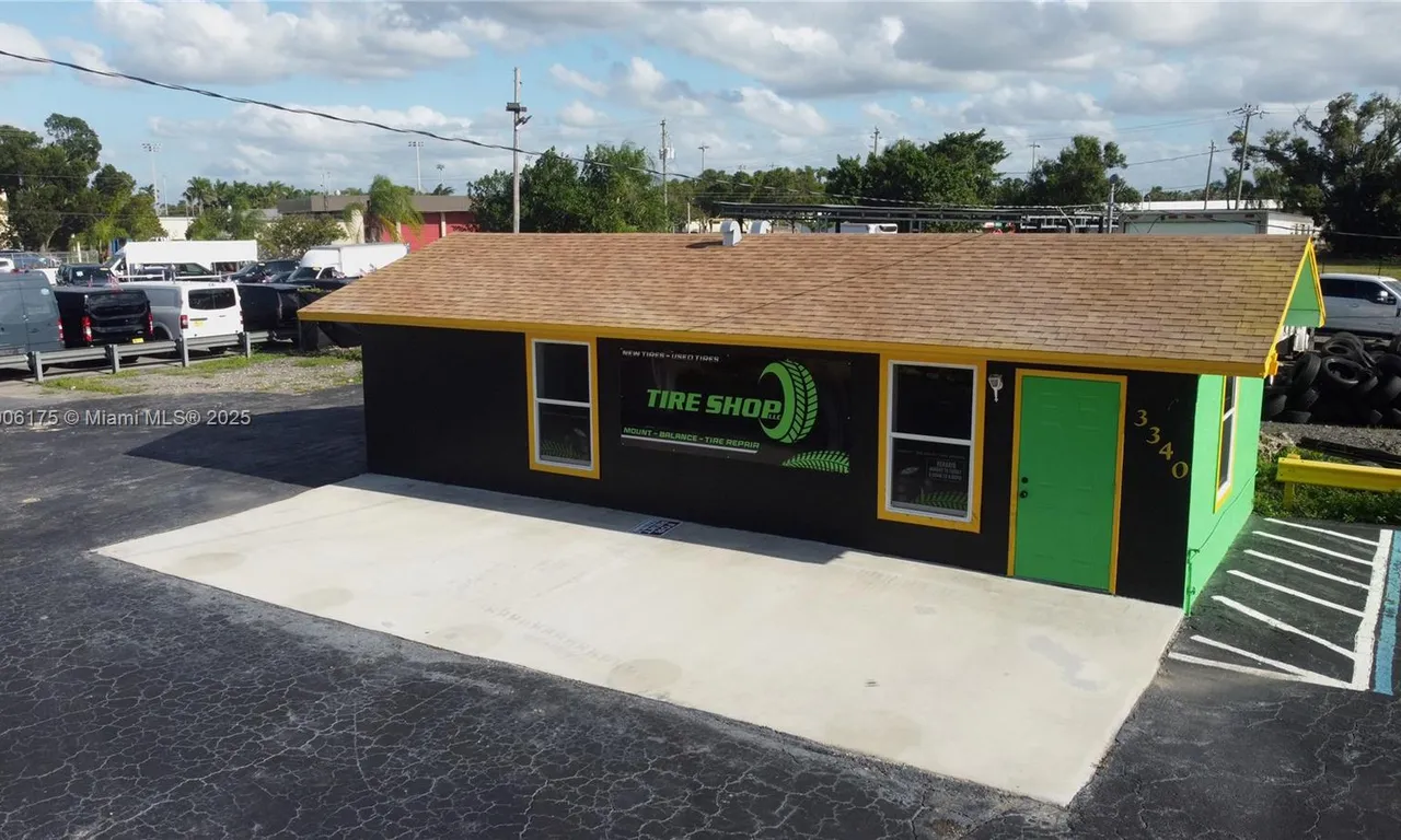 3340 Palm Beach Blvd, Fort Myers FL 33916