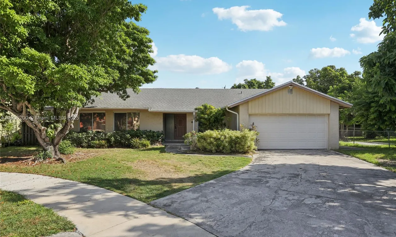 9315 SW 170th Ln, Palmetto Bay FL 33157