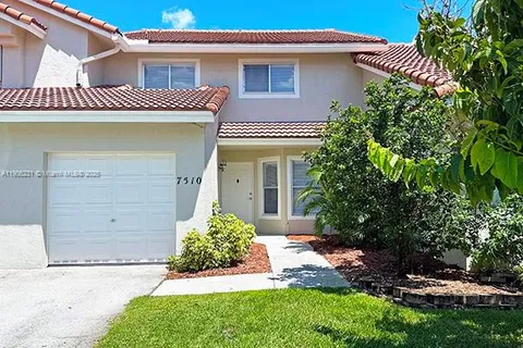 7510 S Pinewalk Dr S # 104, Margate FL 33063