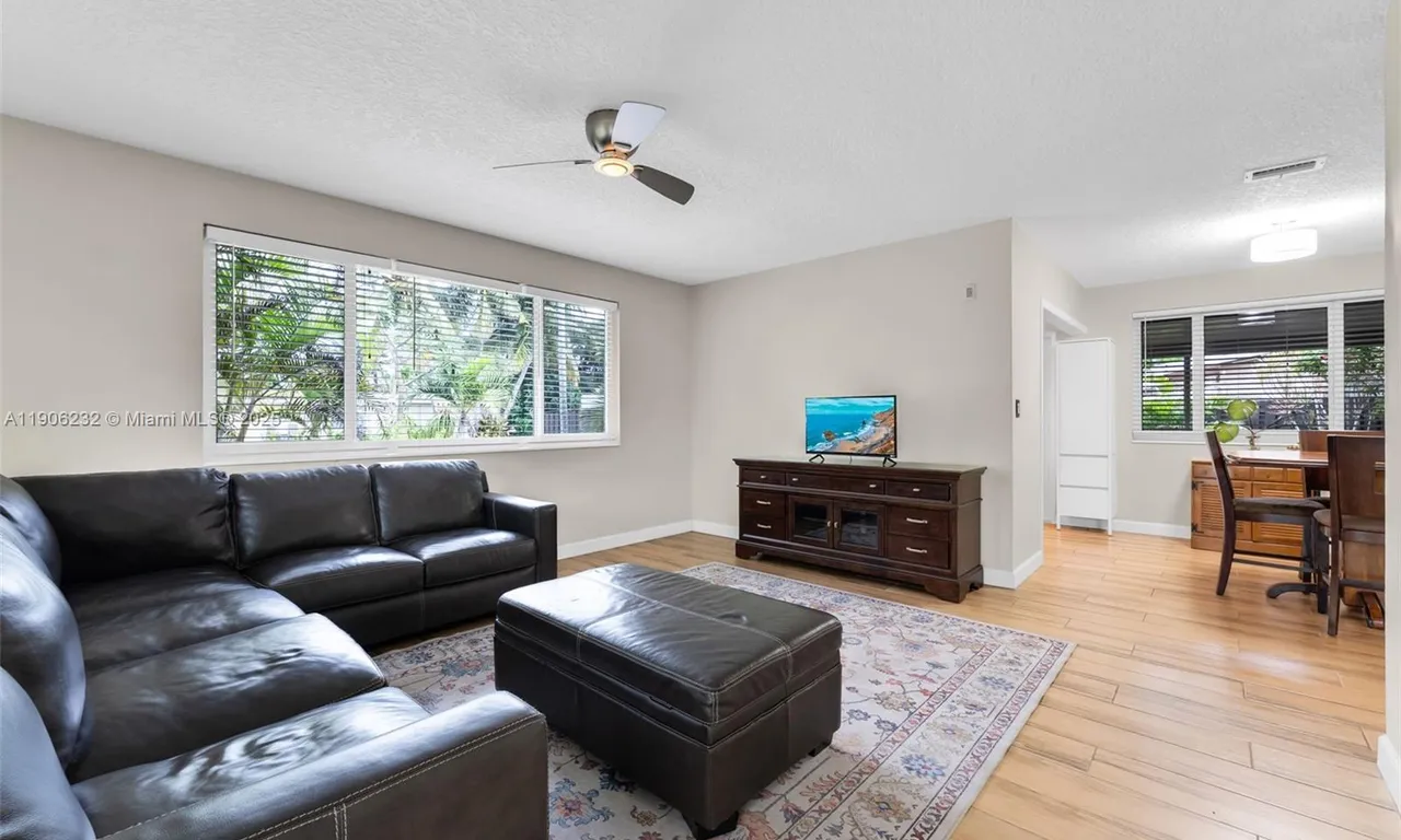 1532 NE 39th St, Oakland Park FL 33334