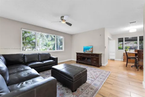 1532 NE 39th St, Oakland Park FL 33334