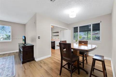 1532 NE 39th St, Oakland Park FL 33334