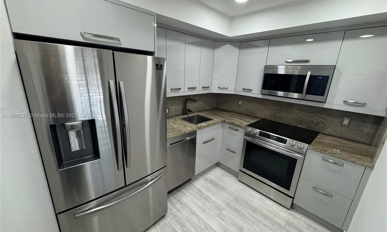 3300 N Palm Aire Dr # 305, Pompano Beach FL 33069