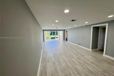 3300 N Palm Aire Dr # 305, Pompano Beach FL 33069